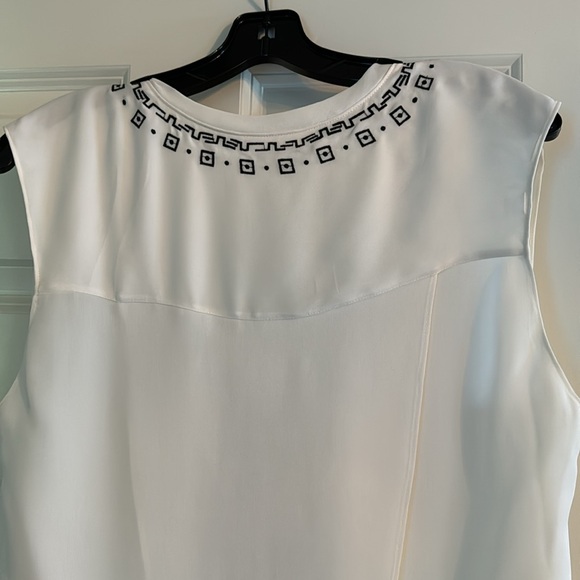 Veronica Beard size 8, 100% silk, v-neck shell, NWOT - Picture 6 of 8